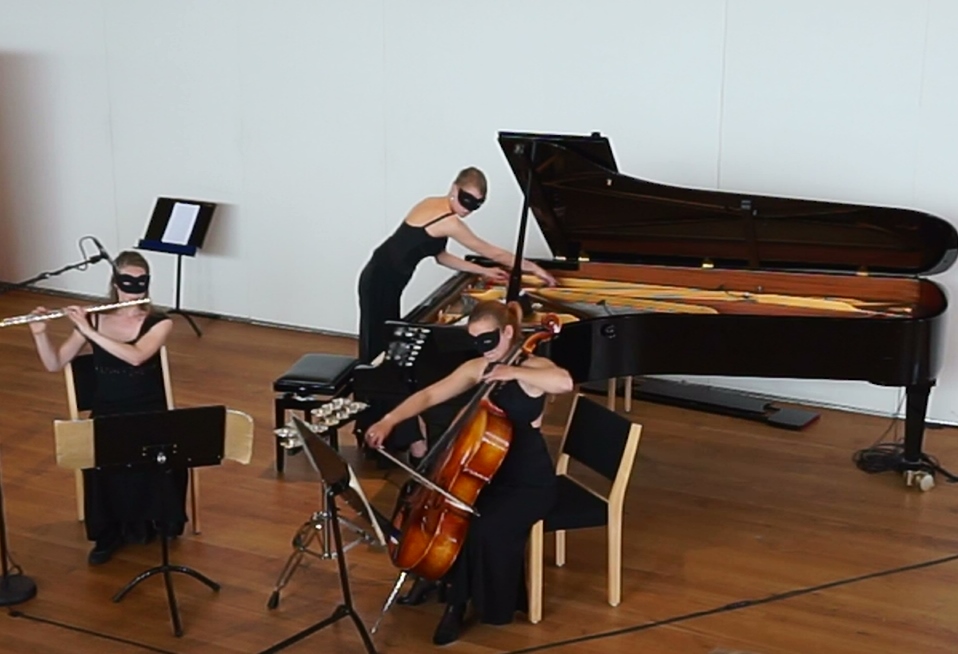 Vox Balaenae Trio Estera